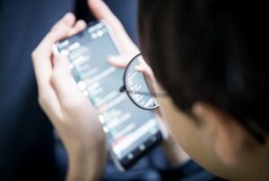 내년부터 수업 중 ‘몰폰’ 금지… 스마트폰 사용, 법으로 막는다 2